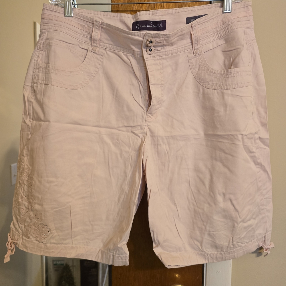 Gloria Vanderbilt Light Pink Women's Bermudas